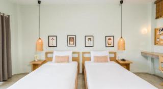 Yellow Moon Hotel - 2