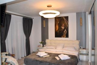 HERA WHITE Studio - 7