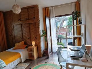 Cosy retreat 15mn from airport garden panoramic wifi 2 - 0