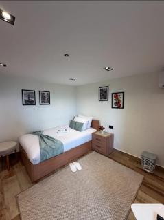 Oia Hotels - 9