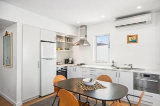 Luxe 1 Bedroom Studio Apartment-Pepp Grove border - 6