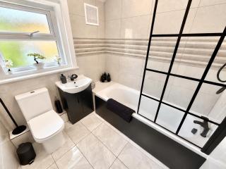 Stylish Four Bedroom Home Near Beach & Westbourne - Sleeps 7 - 7