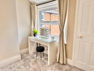 Stylish Four Bedroom Home Near Beach & Westbourne - Sleeps 7 - 2