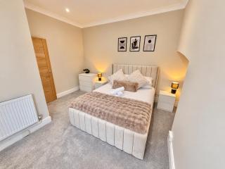Stylish Four Bedroom Home Near Beach & Westbourne - Sleeps 7 - 5