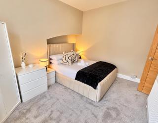 Stylish Four Bedroom Home Near Beach & Westbourne - Sleeps 7 - 1