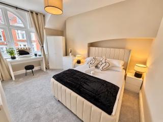 Stylish Four Bedroom Home Near Beach & Westbourne - Sleeps 7 - 6