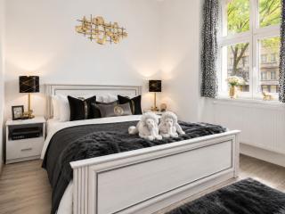 Luxury Lion Suite - 6