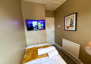 Extended Stay Welcome - Sleeps 5 - Free Parking - 3