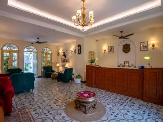 HOTEL WHITE RABBIT - 9