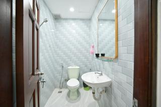 Crowne Cafe 2 - Near Ben Thanh Market - 5