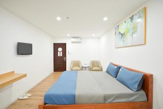 Crowne Cafe 2 - Near Ben Thanh Market - 4