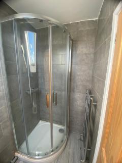 Private ensuite with free parking near Russells hall hospital, Dudley - 5