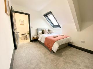 Whole 5 Bed Flat Great for Groups - 9