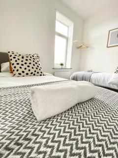 Whole 5 Bed Flat Great for Groups - 3