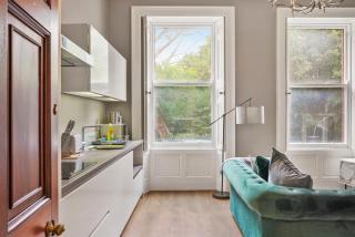 The Bridgeton Wakefield - Stylish Stay with Parking - 2