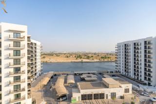 3BR and Maids Room Sea View in Waters Edge Yas Island - 5