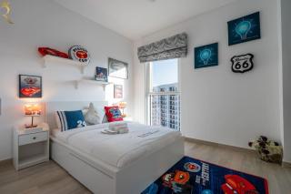 3BR and Maids Room Sea View in Waters Edge Yas Island - 4