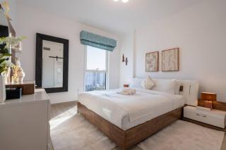 3BR and Maids Room Sea View in Waters Edge Yas Island - 5