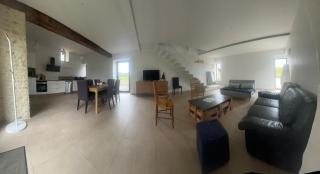 Le Pressoir, maison en pierres rénovée, au calme, grand jardin, vue dégagée sur les champs, belle terrasse, 3 chambres, 2 sdb, 2 WC, parking privé, 5 kms de Bayeux et 7 kms plage d'Arromanches au coeur des plages du débarquement - 8