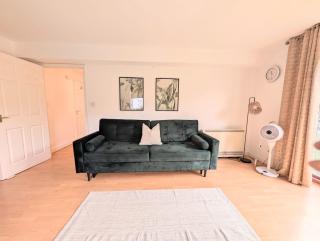 Lakeside 2BR - 2 Baths - Parking - Sleeps 6 - 7