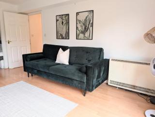 Lakeside 2BR - 2 Baths - Parking - Sleeps 6 - 6