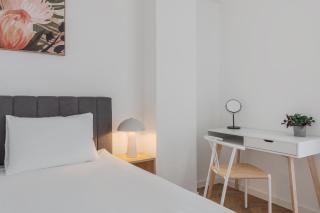 Oak Flat | 2BR, 2BA & Private Parking - 2