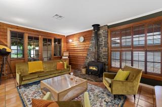 Warm, character-filled retreat with games room - 4