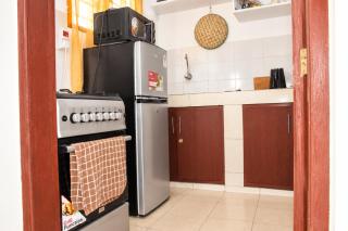 Peaceful One Bedroom House, 2-minute walk to Diani Beach - 4