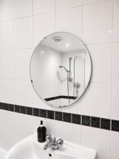 2 Bed Apartment In Leeds City Centre - 9