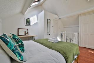 Private Detached 1-Bed Coach House in Canton - 6