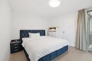3Bed luxury DesignerResidence near City & Airport - 4