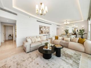 Kensington 2BR Luxurious flat in JLT - Dubai - 1