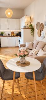 Velmora Boutique Suites Cozy Apartment City Center - 2