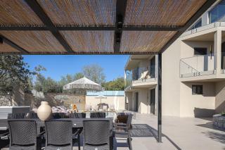 Villa Paradise - Spacious Retreat with Facilities Near Town - 2