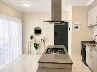 Luxury 1BR Suite at 92 on New - 8