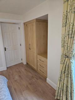 Cosy Lakeside Retreat in Mountshannon - 1