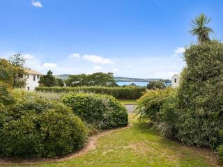 Wharewaka Bach - Lake Taupo Holiday Home - 5