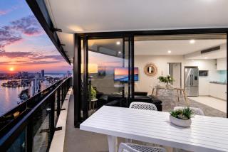 Circle on Cavill Surfers Paradise- 2 Bedroom Sky Home - 3