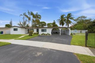 Miami Gardens Oasis - Private Pool & Pool Table - 4