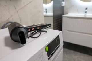 Moonlight Loft by Fengshui4u z wanną w sypialni, klimatyzacją i bezpłatnym parkingiem - 1