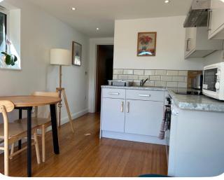 Ashcroft Apartment - Small Home Away From Home - 8
