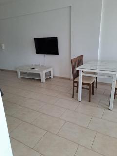 Sunny 2 Bedroom apartment near everything - 5
