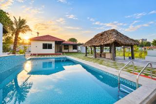 Nirvana Villa 7BR Pvt Pool Hyd By Homeyhuts - 0
