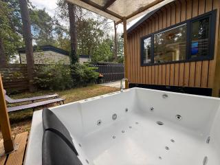 Chalet met eigen buiten jacuzzi Hoenderloo Veluwshof - 9