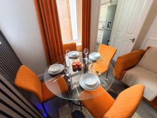 Check In, Chill Out - 5 Beds, Smart TV, Fast WiFi & Free Parking -Doncaster- City Centre Links - 5