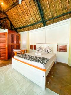 Nyali 5 BR Villa, Pool, AC'S & Hot shower - 9