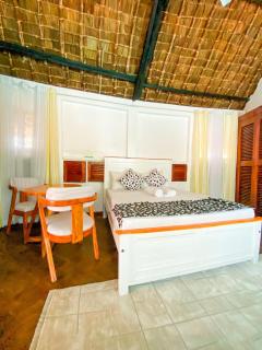 Nyali 5 BR Villa, Pool, AC'S & Hot shower - 8