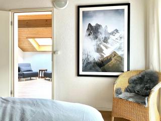 Relaxed Loft Stay Between Lake & Mountains - 2