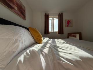 Cardiff Bay, 2 Bed, 2 Bath & Private Parking Near new Stadium - 7