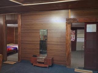 Rustic Nature Hut - 4